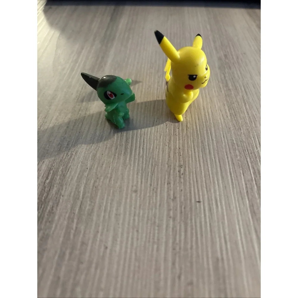 Pokemon‎ 2000s Mini Vinyl PK Gumball and Pikachu Miniature Axew Action Figure